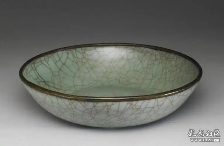 趣说"宋哥窑"的典型艺术特征与馆藏真品图片欣赏