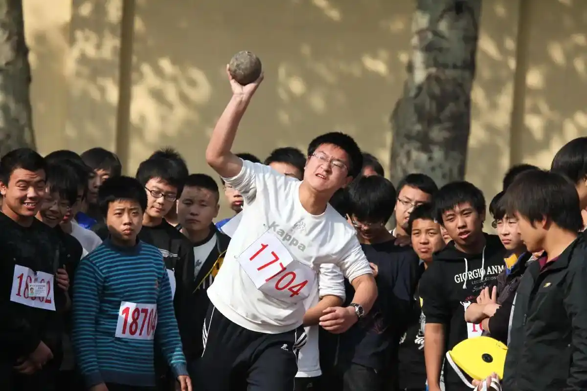 第22届运动会:男子铅球2011.9.#高平二中#记录校园生 - 抖音