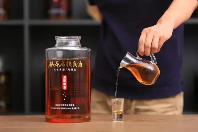 三七药酒,具有消肿定痛,活血散瘀,舒筋止痛的功用,用于瘀血滞痛,腰酸