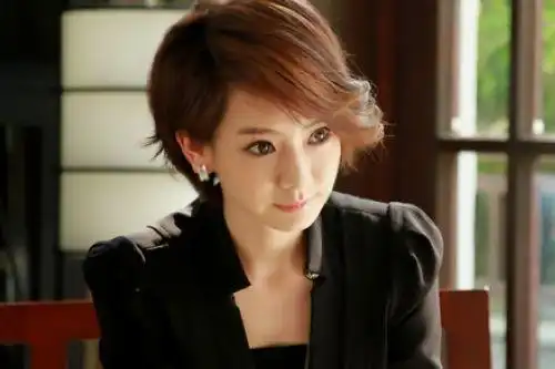 《爱情睡醒了》中秋开播 戚薇与众高手续前缘