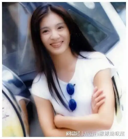 女星杨采妮,情史坎坷,人气最高时为爱退圈却赔光2000万|爱情|金城武