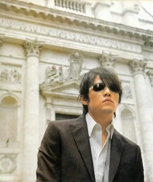 周杰伦刚出道时期的珍贵照,每一张图都充满了回忆!__财经头条