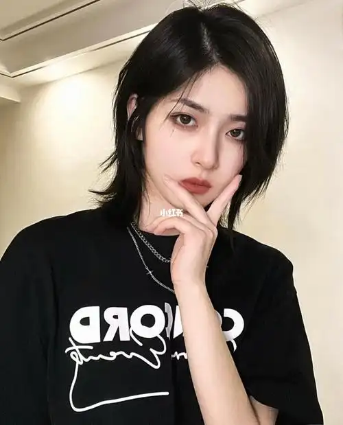 齐肩小碎发 ins风