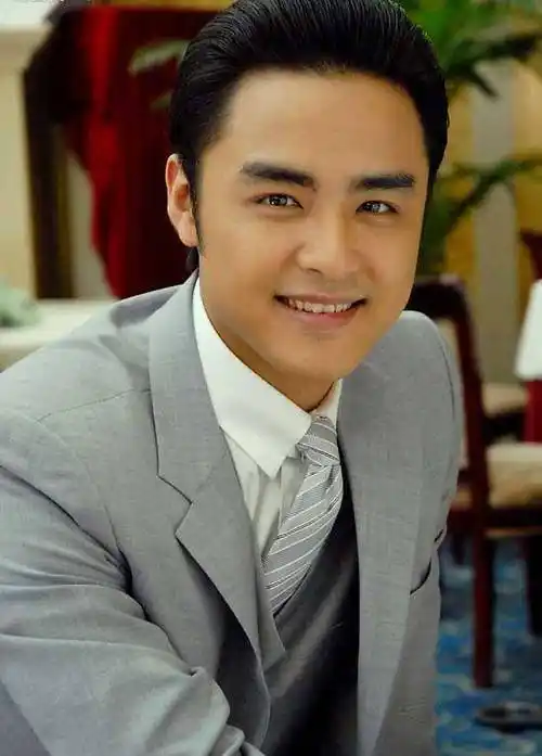 明道出镜被质疑用假景,拍视频回应我们是大公司,曾帮还债千万_网友