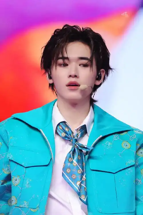 宋亚轩楼外楼演唱会##时代少年团叁重楼暨出道四周年演唱会##时代