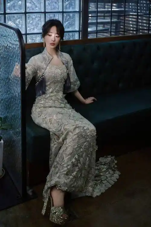 杨紫真的越发的成熟女人味了!身穿高定礼服,那韵味简直无法抵挡