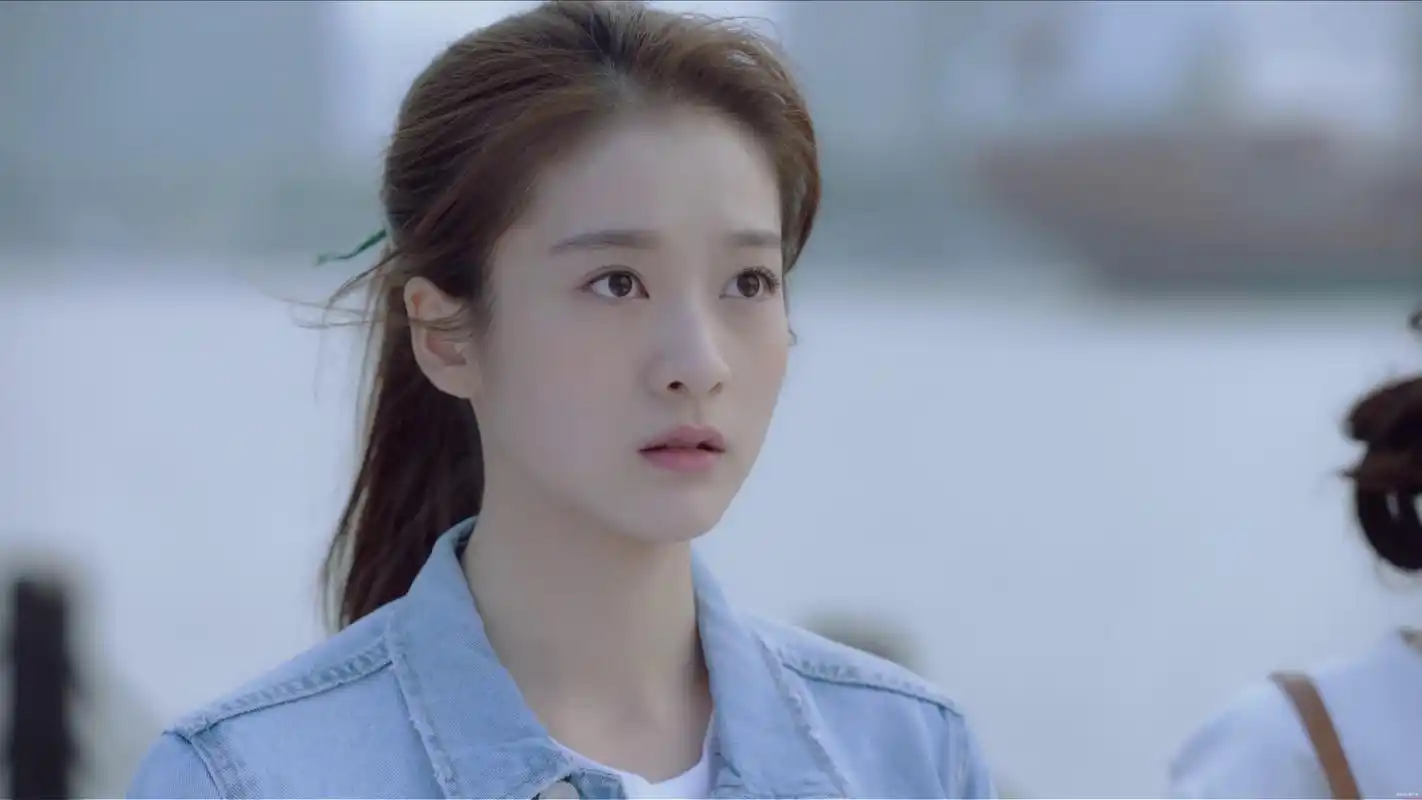 张雪迎在《泡沫之夏》中的精美剧照,一个可爱漂亮的女生