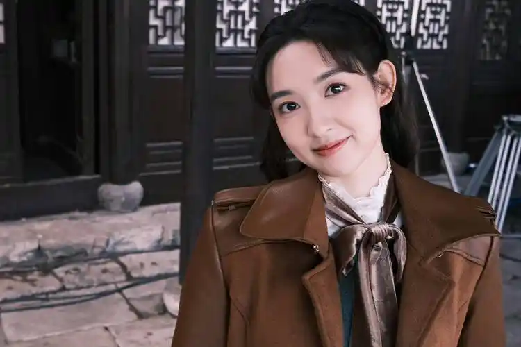 王玉雯《孤舟》旗袍造型惊艳 化身热血新青年肖若彤_曾舜_角色_气质