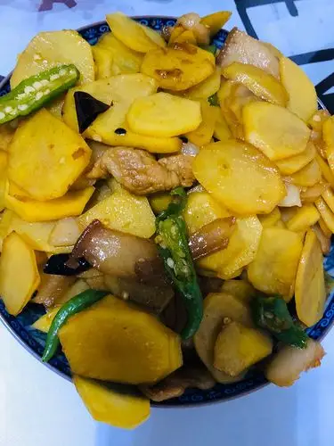 家常菜土豆片炒肉