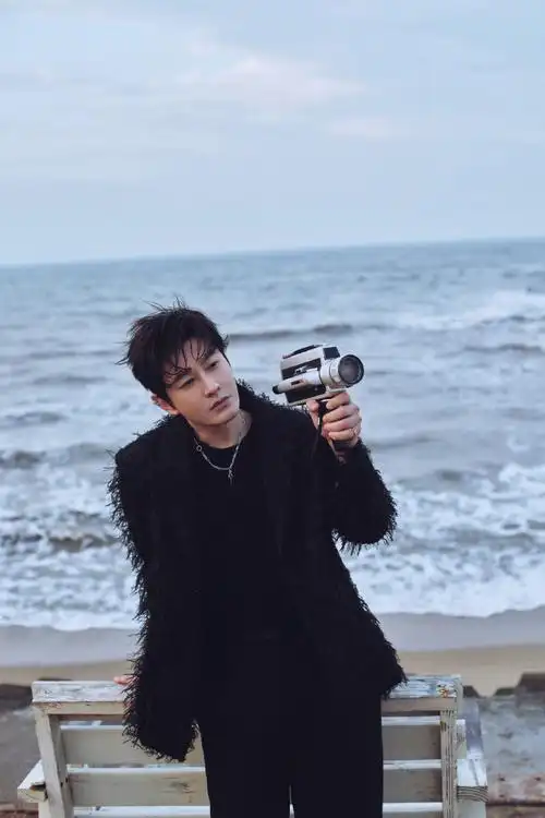 黄晓明超话年年有风,风吹年年,2023年即将落幕,新的一年定是温暖如初.