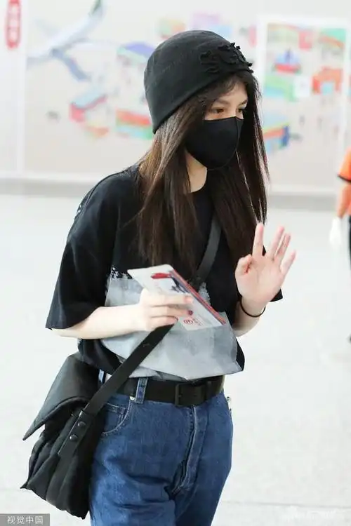 2021年9月23日,北京,明星亮相机场. 春夏