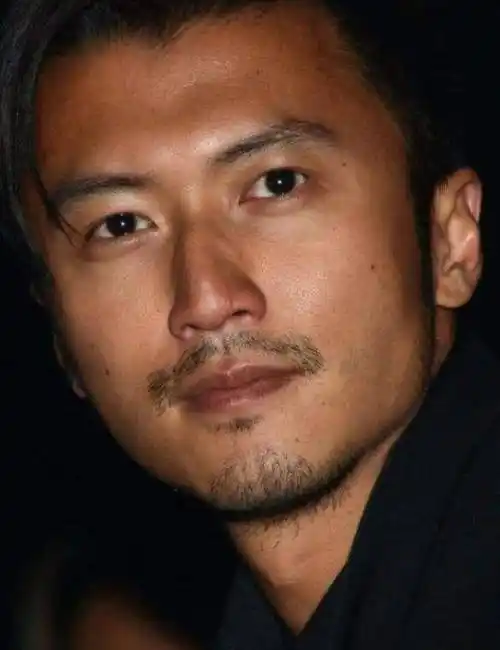 有一种合照叫谢霆锋的合照,明星同框就没输过,但单人照却一言难尽