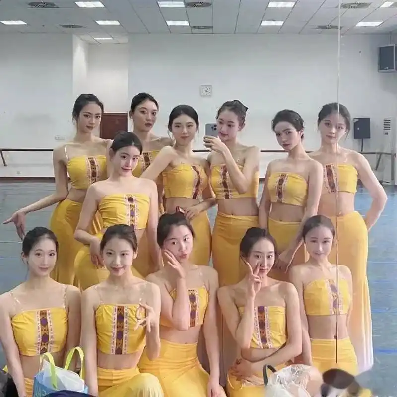 新十二大美女,我准备请她们吃顿饭,不知道赏不赏脸?