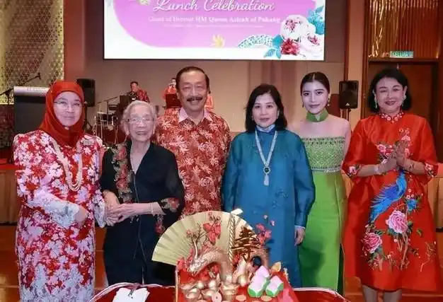 朱丽倩舅舅庆生刘德华小姨子穿绿裙抢镜陈志远两儿子超帅气