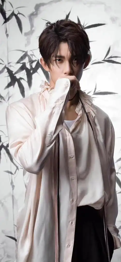 吴磊高清手机壁纸腹肌,帅哥明星壁纸吴磊