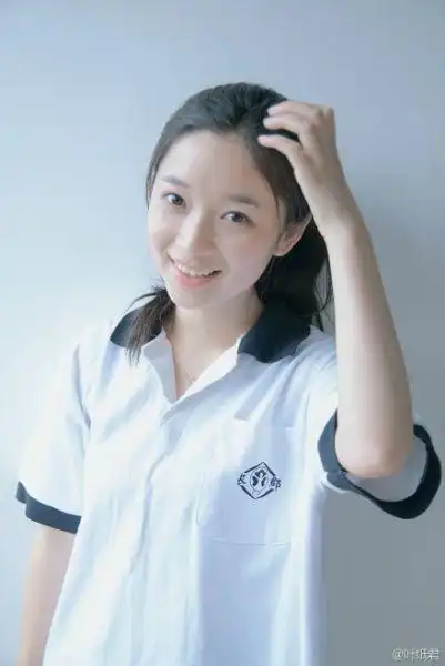 网选最美校服女生