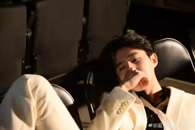 刘昊然抱猫随拍#刘昊然抱猫随拍96阳光开朗大帅哥上线!