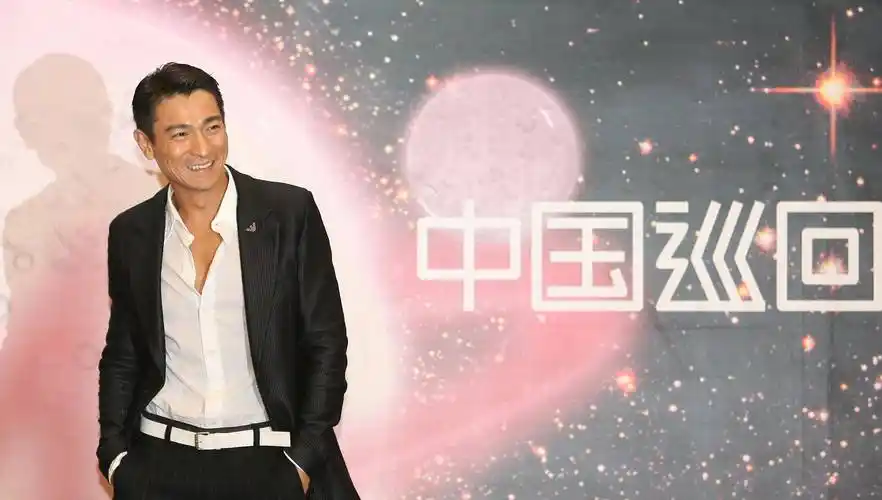 11月14日,获得《刘德华2024年中国内地巡回演唱会》独家主办权的红毯