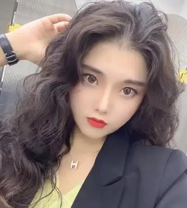 迷人港风复古卷发 时髦洋气显发量