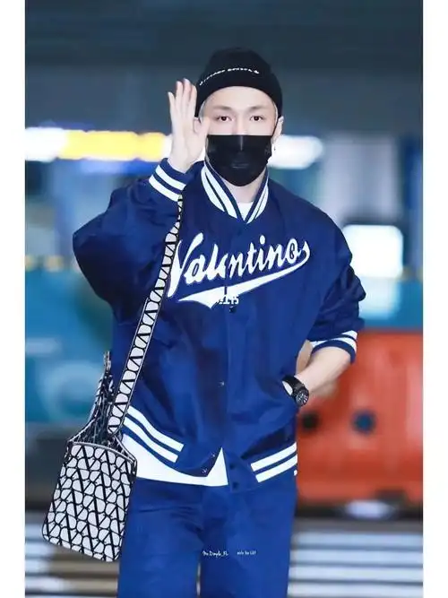 张艺兴valentino同款