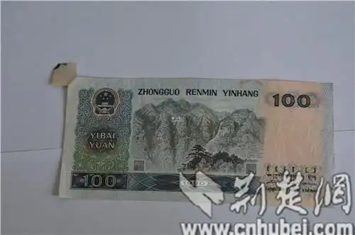 100元人民币右上角多出一个角 专家鉴定是真币(图)