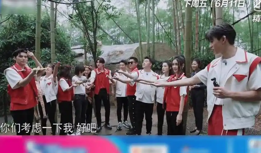 请来四大女神同台,我却在意蔡徐坤的挑染发色_节目_周笔畅_谭松韵