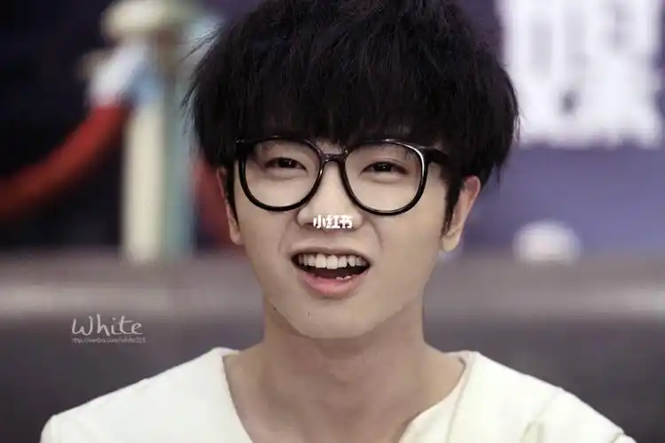 呆橘宝贝过来给麻麻亲亲_出水_华晨宇_娱乐_明星娱乐资讯