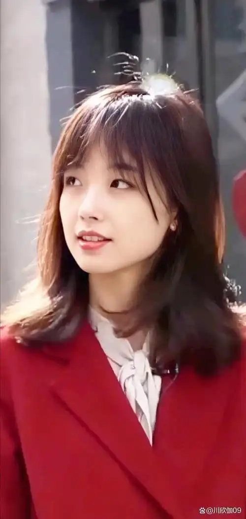 央视主持人王冰冰的人生抉择:事业辉煌与个人生活之间!