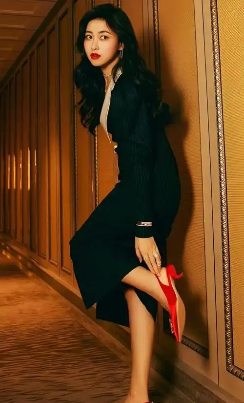 39岁朱珠身材火辣,美的让你窒息!|侵权|模特_网易订阅