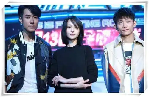 厉害了郑爽,额头贴"膏药",网友:难道是在掩饰整容后遗症?