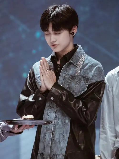 焉栩嘉  少年志气平山海,成名在望焉栩嘉93