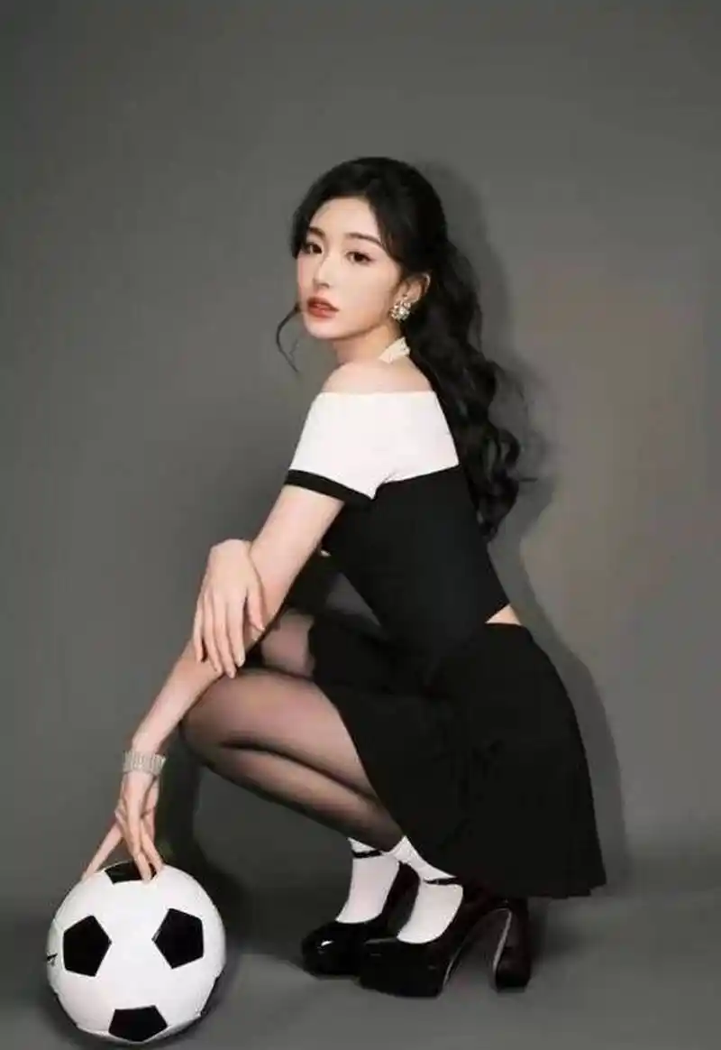 孔雪儿出生于湖北,是中国女子演唱团体蜜蜂少女队成员,她不仅歌唱技巧