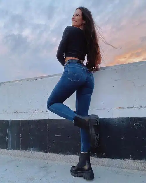 健身博主makayla anisa大秀身材,曲线迷人,get4步练臀,不粗腿