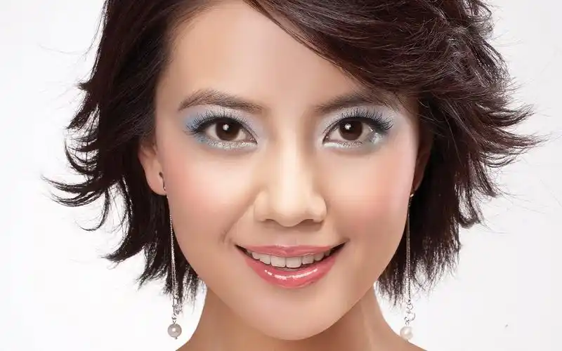 高圆圆利落俏皮短发