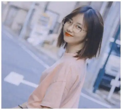 谭松韵最新短发大片上线,雀斑妆造型俏皮可爱,颠覆甜美以往印象