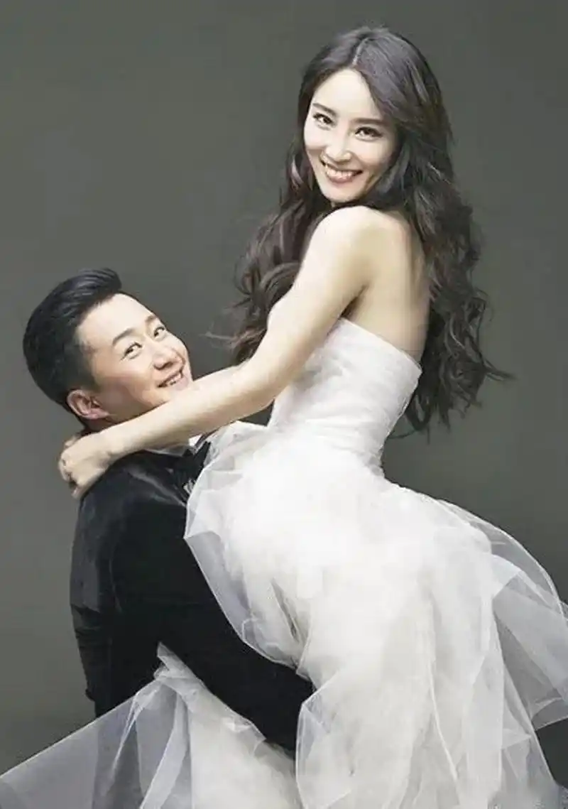 吴京和谢楠的婚纱照,谢楠长发好美啊