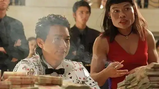 而后在电影千王之王200中,八两金男扮女装.