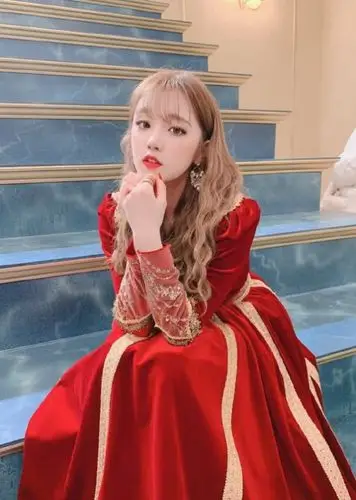 宋雨琦穿"公主裙"出镜,请求修图师十级滤镜ps:这腿认真的?