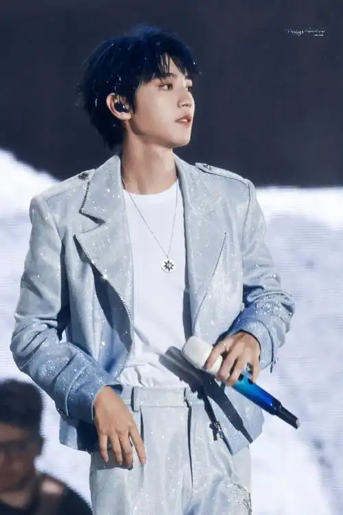 tfboys十周年专辑写真#  我好爱王俊凯这套  听觉视觉双盛宴!