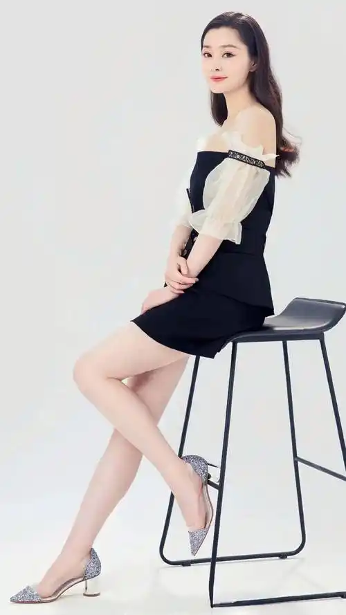 宋轶惊艳绝美写真,肤白貌美,妩媚逼人,简直美翻了