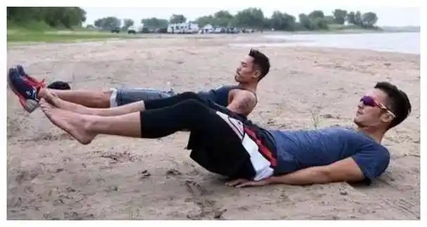 43岁谢霆锋惊艳展示硬核腹肌,你的腹肌练出来了吗?_锻炼_进行_肌肉