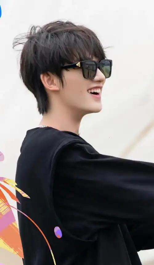 真是太精致了令人着迷的帅气颜值@时代少年团-丁程鑫