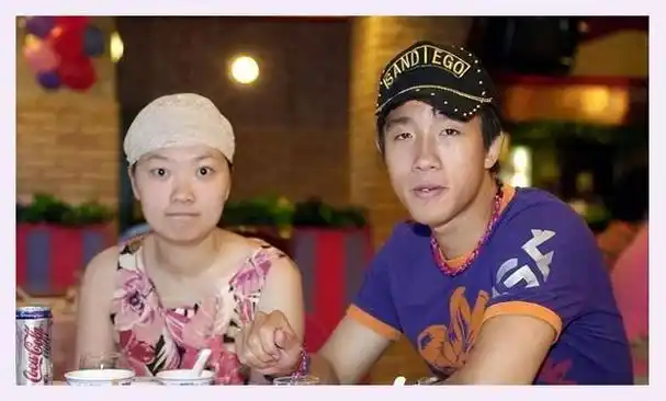 有个叫王媞的女人,她男人王圣以前是踢球的,虽然他赚的不像那些明星