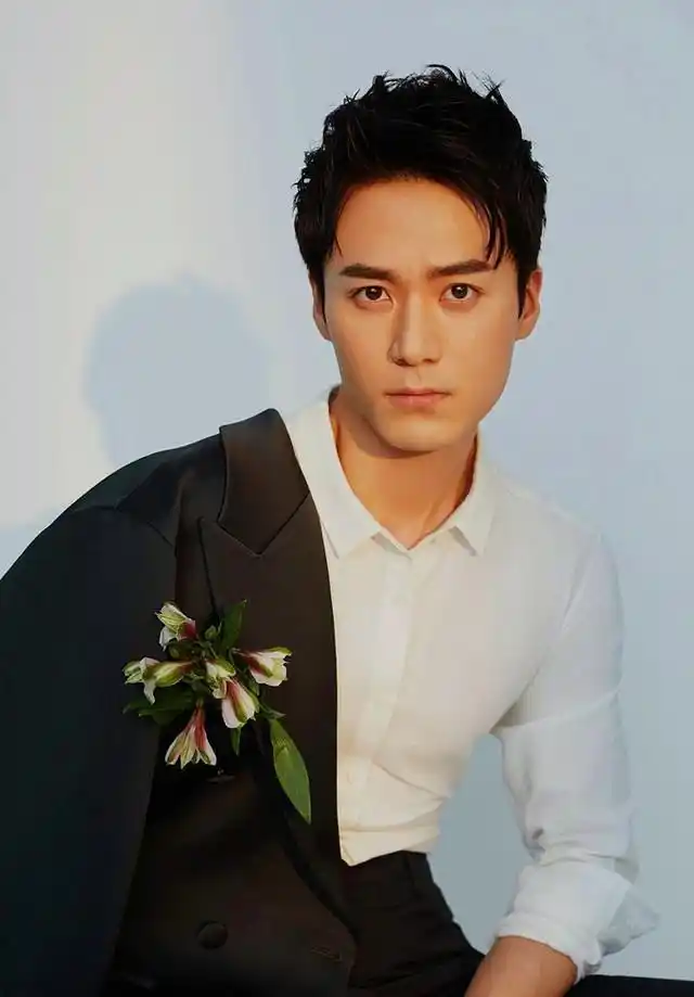 茅子俊帅气撩人时尚杂志写真