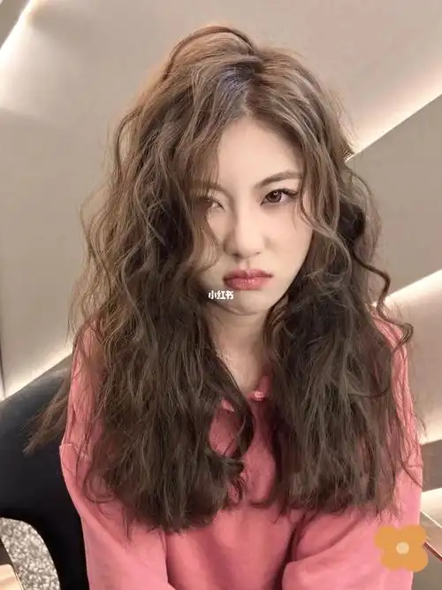 中长发烫这种卷发真的很洋气很上镜