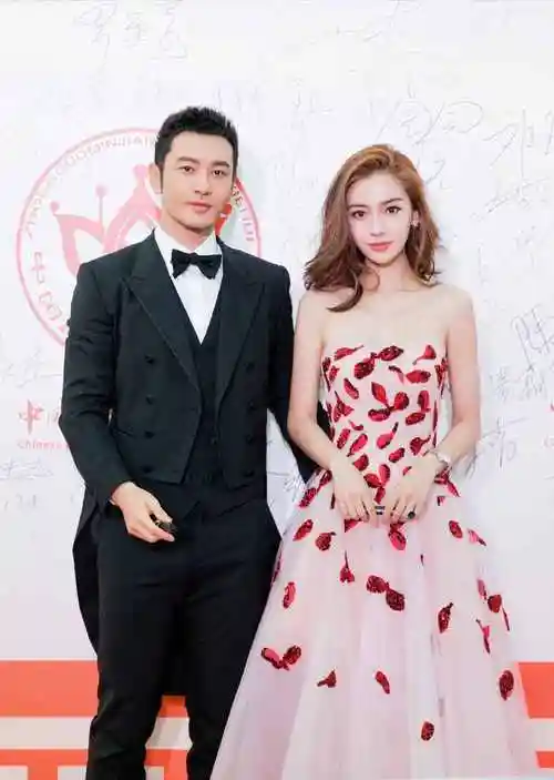 黄晓明baby又穿情侣装!胸前写着我爱你,隔空秀恩爱力破婚变传闻