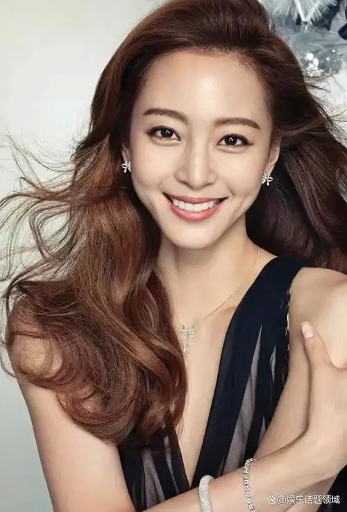 韩艺瑟怎么像韩国夫人,馒化的有点厉害