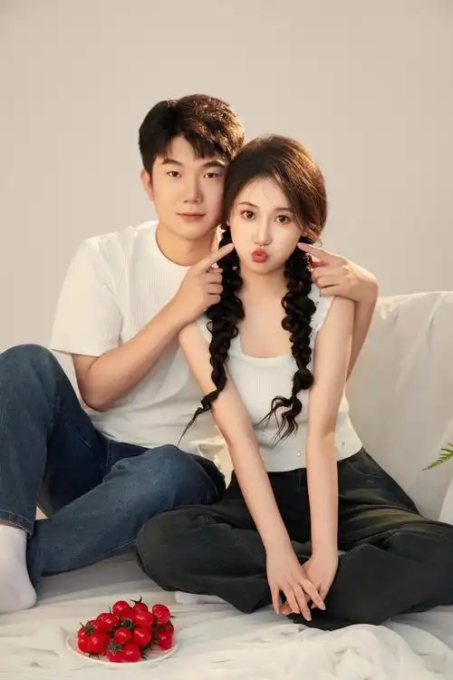 甜蜜浪漫情侣合照