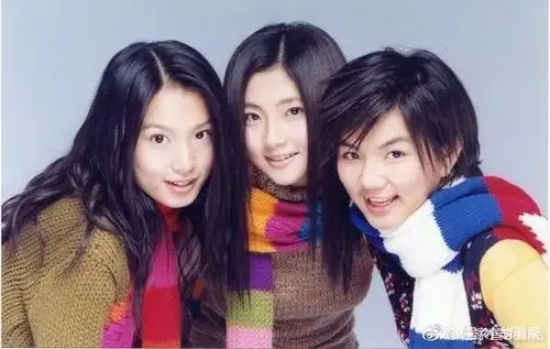 she庆祝出道19周年,三女主纷纷发文,还记得she的第一张专辑吗?