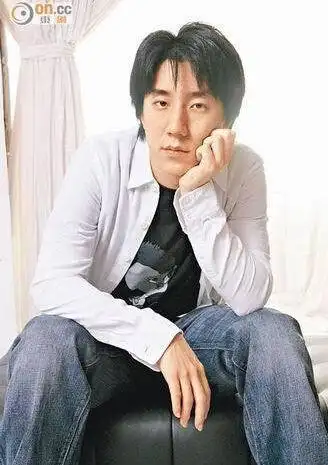 北京公安昨天以涉嫌容留他人吸毒罪对房祖名批准逮捕